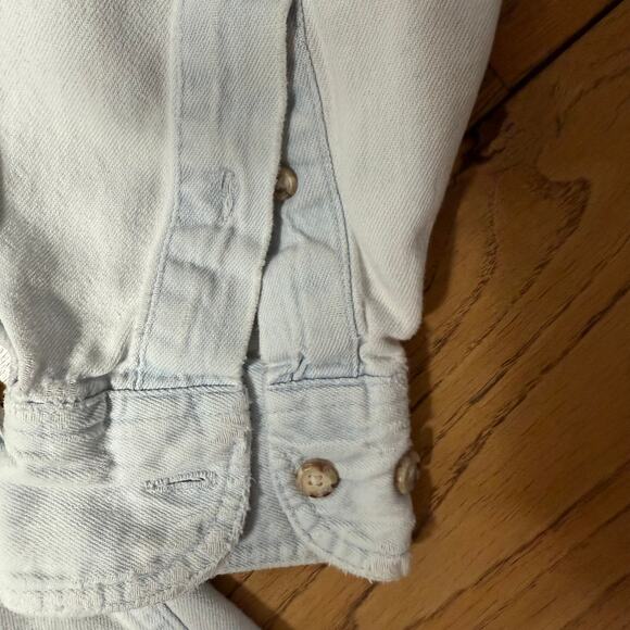 Vintage Gap Chambray Button Up Shirt SZ XS Light Wash Classic Casual - Picture 4 of 13